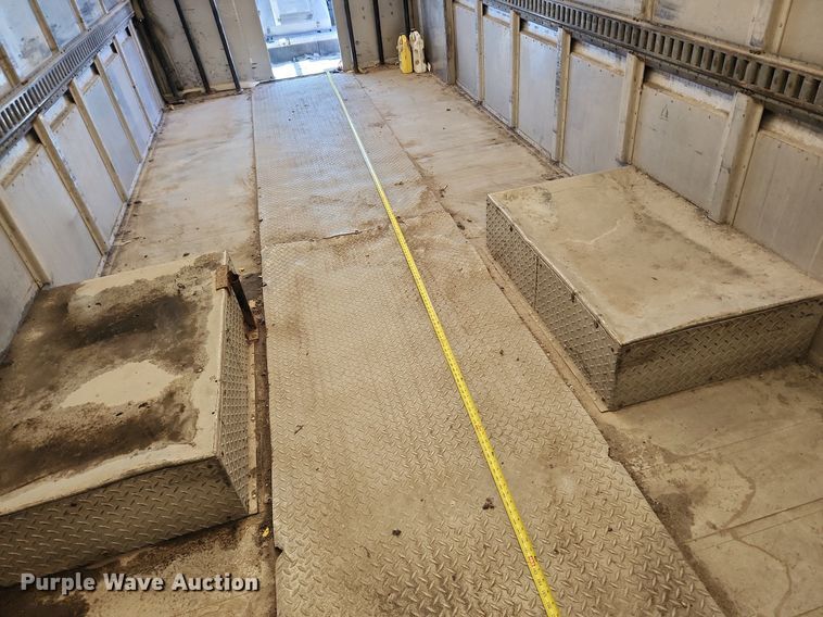 image for item MW9706 2003 Freightliner MT45  delivery van