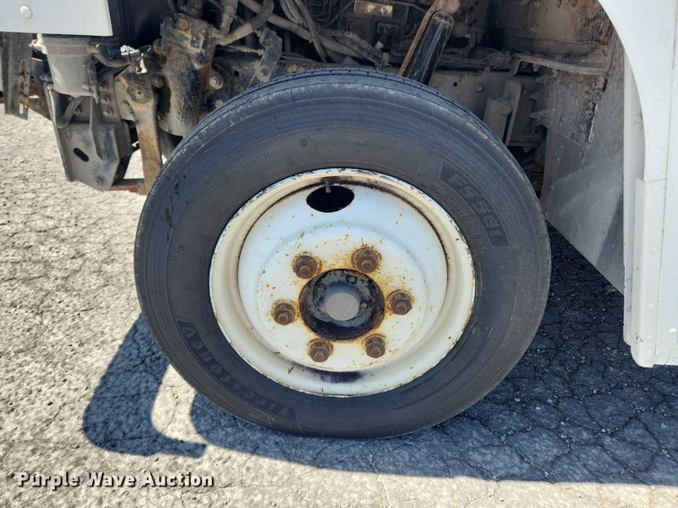 image for item MW9706 2003 Freightliner MT45  delivery van