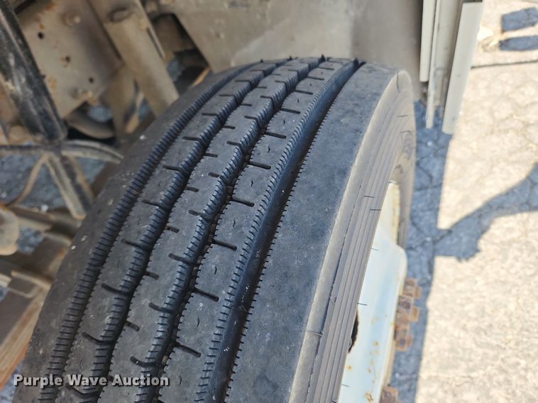 image for item MW9706 2003 Freightliner MT45  delivery van