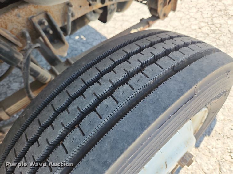 image for item MW9706 2003 Freightliner MT45  delivery van