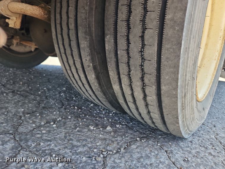 image for item MW9706 2003 Freightliner MT45  delivery van