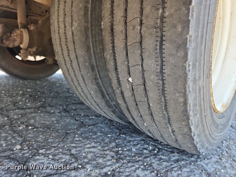 image for item MW9706 2003 Freightliner MT45  delivery van