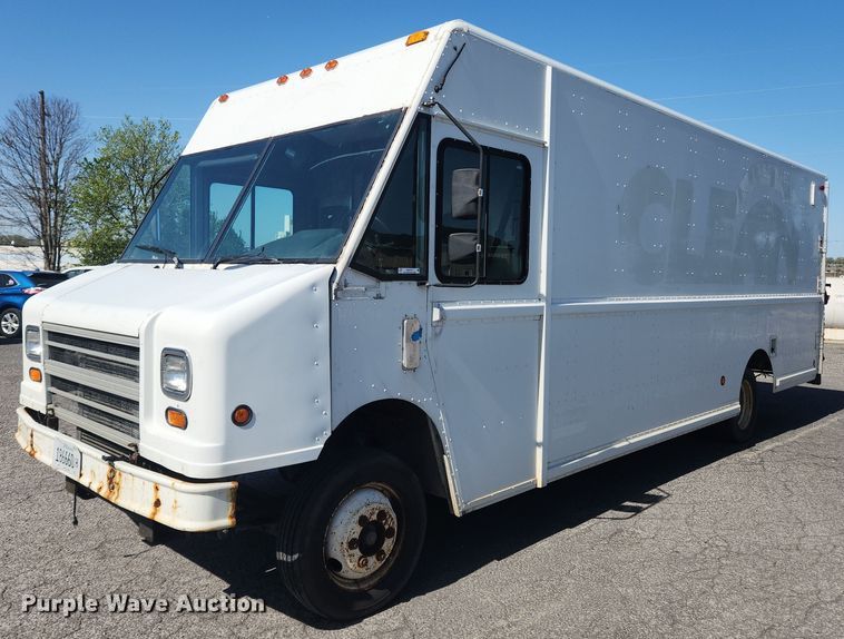 image for item MW9707 2002 Freightliner MT45  delivery van