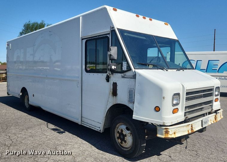 image for item MW9707 2002 Freightliner MT45  delivery van