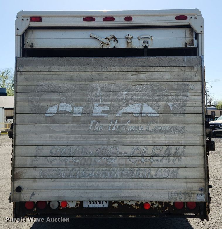 image for item MW9707 2002 Freightliner MT45  delivery van