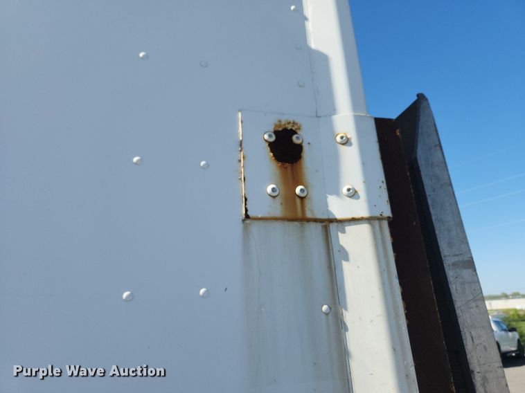 image for item MW9707 2002 Freightliner MT45  delivery van