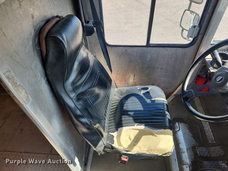 image for item MW9707 2002 Freightliner MT45  delivery van