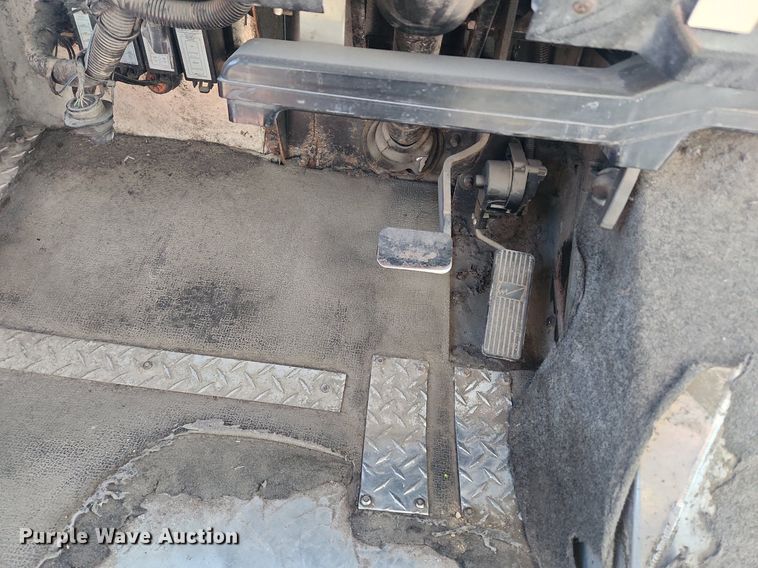 image for item MW9707 2002 Freightliner MT45  delivery van