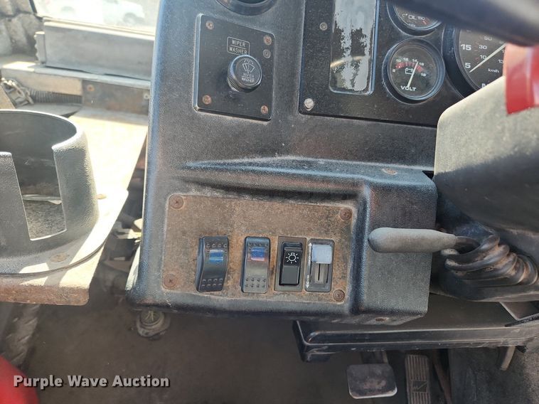 image for item MW9707 2002 Freightliner MT45  delivery van