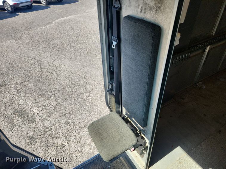 image for item MW9707 2002 Freightliner MT45  delivery van