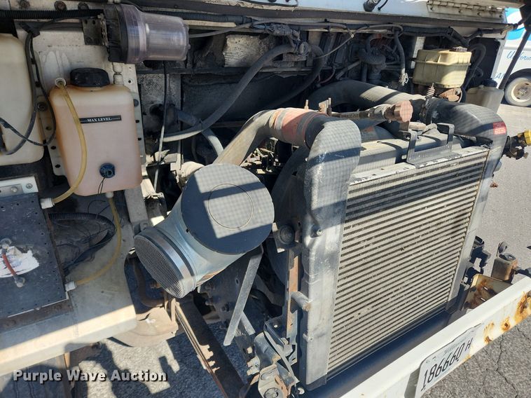 image for item MW9707 2002 Freightliner MT45  delivery van