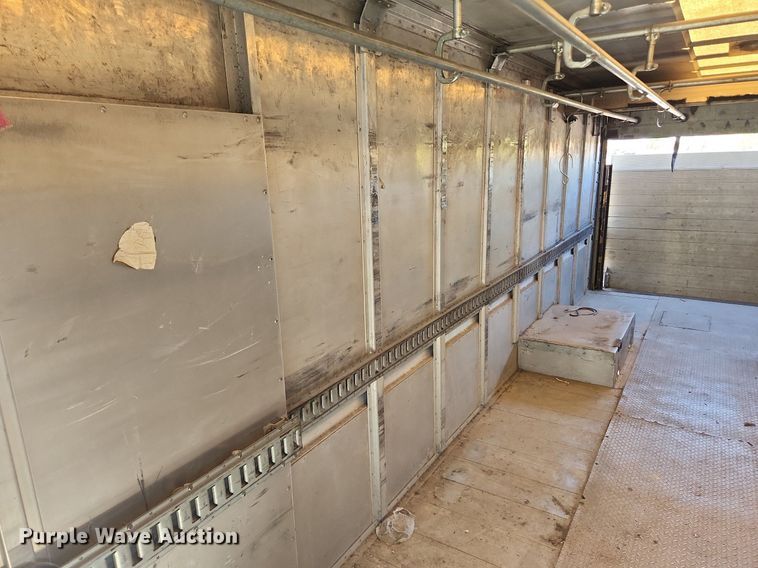 image for item MW9707 2002 Freightliner MT45  delivery van