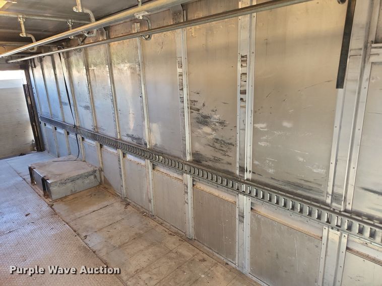 image for item MW9707 2002 Freightliner MT45  delivery van