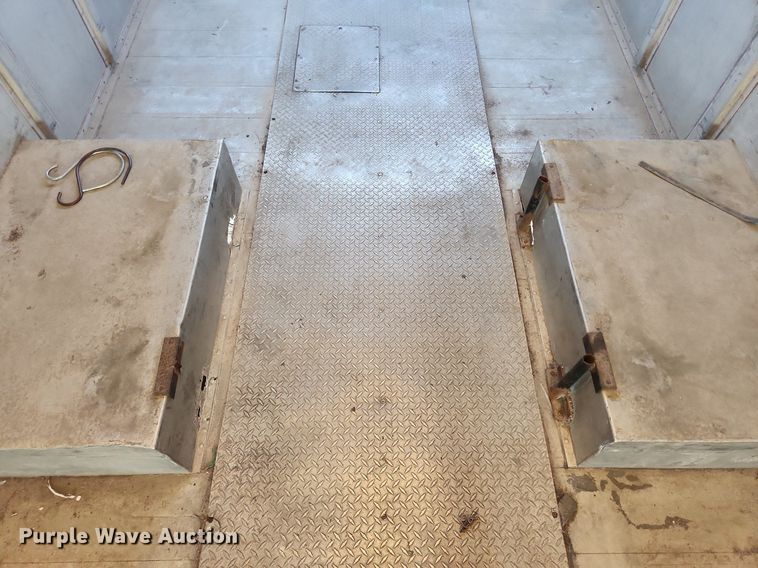 image for item MW9707 2002 Freightliner MT45  delivery van