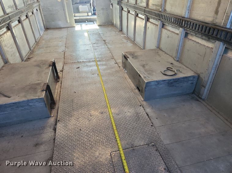 image for item MW9707 2002 Freightliner MT45  delivery van