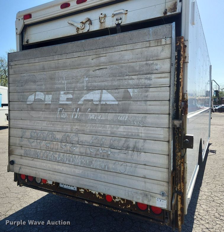 image for item MW9707 2002 Freightliner MT45  delivery van