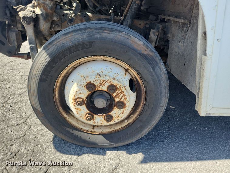 image for item MW9707 2002 Freightliner MT45  delivery van