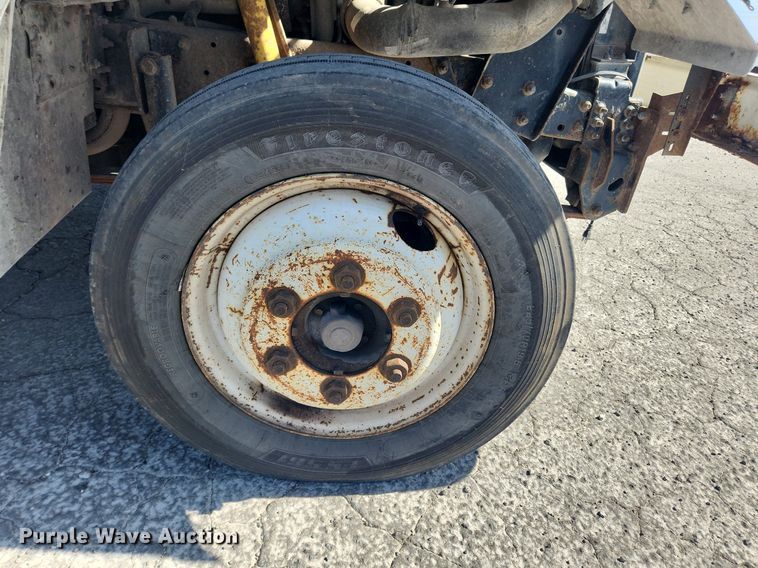 image for item MW9707 2002 Freightliner MT45  delivery van