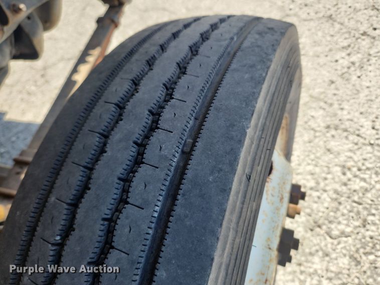 image for item MW9707 2002 Freightliner MT45  delivery van