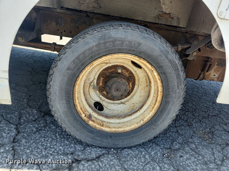 image for item MW9707 2002 Freightliner MT45  delivery van