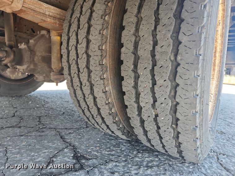 image for item MW9707 2002 Freightliner MT45  delivery van