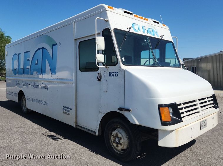 image for item MW9708 2000 Freightliner MT45  delivery van