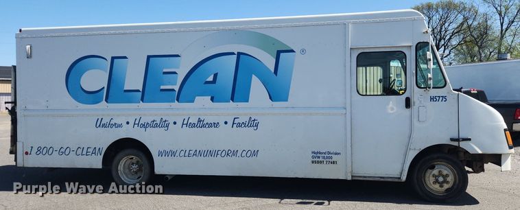 image for item MW9708 2000 Freightliner MT45  delivery van