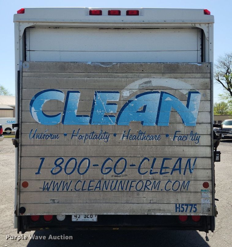 image for item MW9708 2000 Freightliner MT45  delivery van