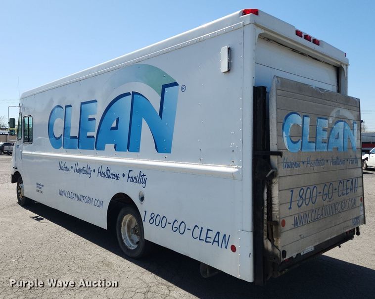 image for item MW9708 2000 Freightliner MT45  delivery van