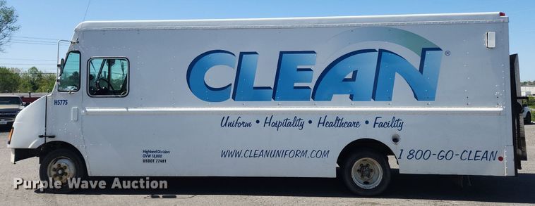 image for item MW9708 2000 Freightliner MT45  delivery van