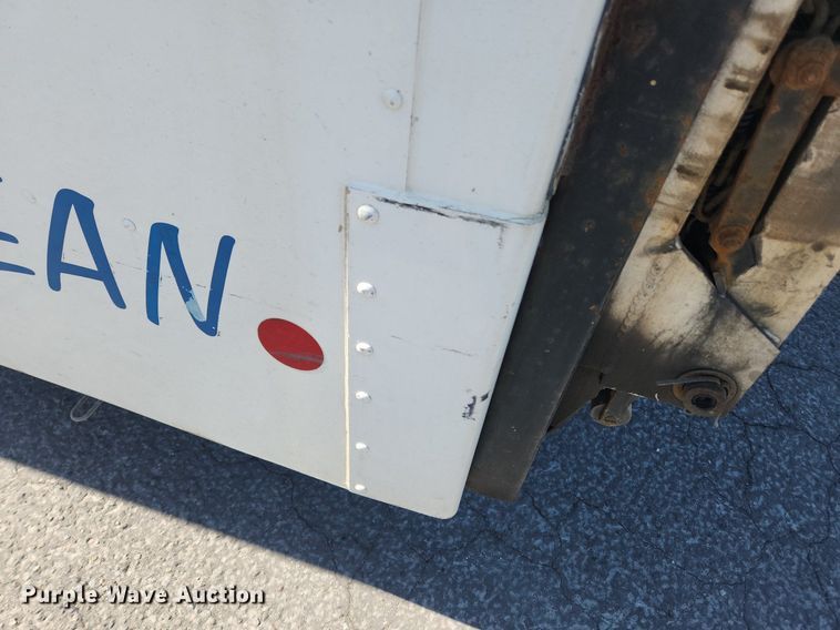 image for item MW9708 2000 Freightliner MT45  delivery van