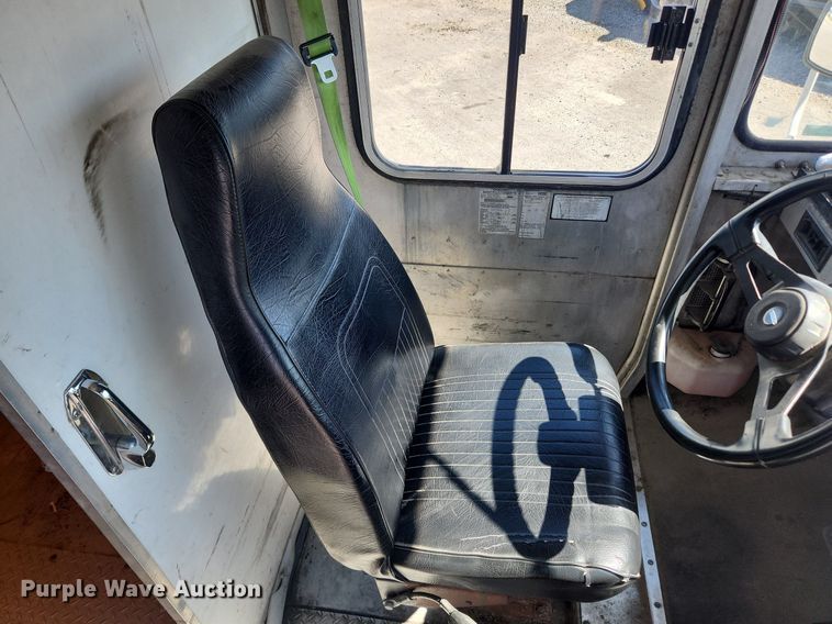 image for item MW9708 2000 Freightliner MT45  delivery van