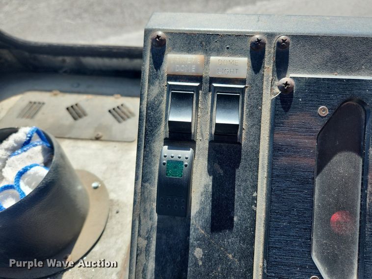 image for item MW9708 2000 Freightliner MT45  delivery van