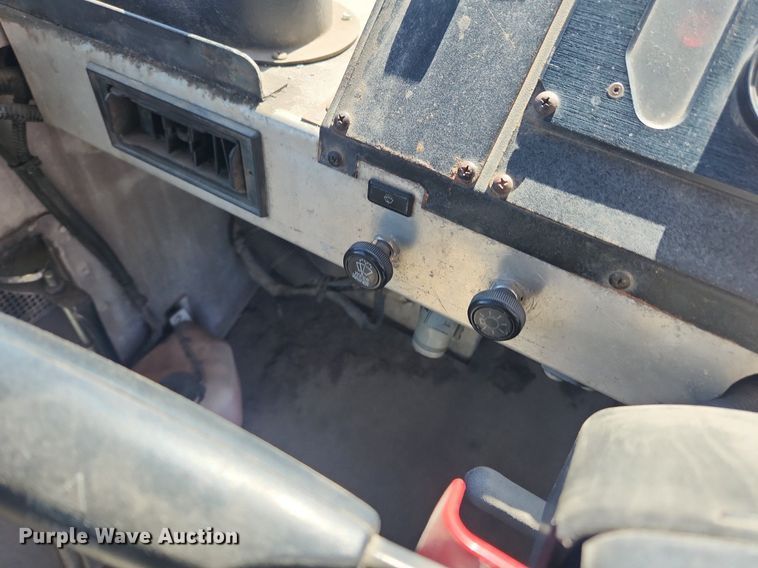 image for item MW9708 2000 Freightliner MT45  delivery van