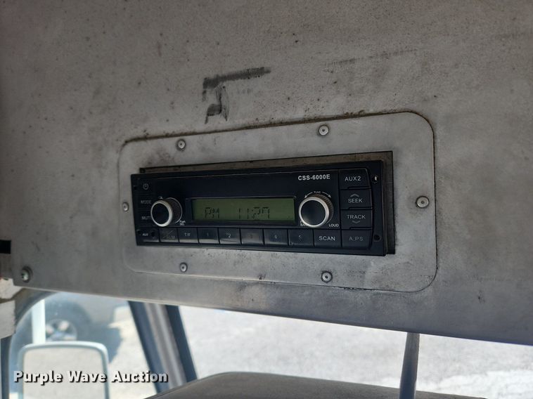 image for item MW9708 2000 Freightliner MT45  delivery van