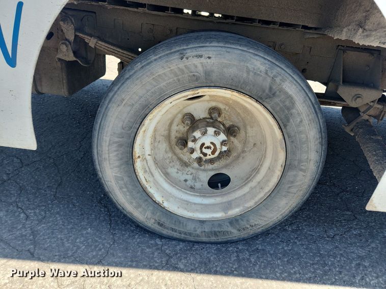 image for item MW9708 2000 Freightliner MT45  delivery van