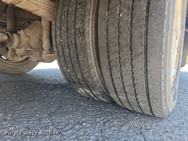 image for item MW9708 2000 Freightliner MT45  delivery van