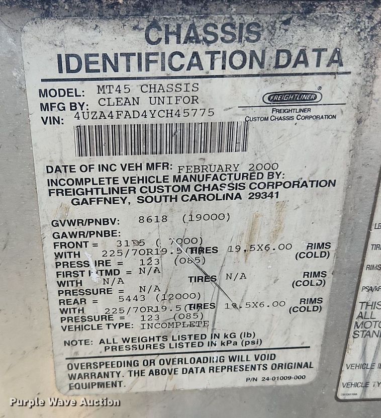 image for item MW9708 2000 Freightliner MT45  delivery van