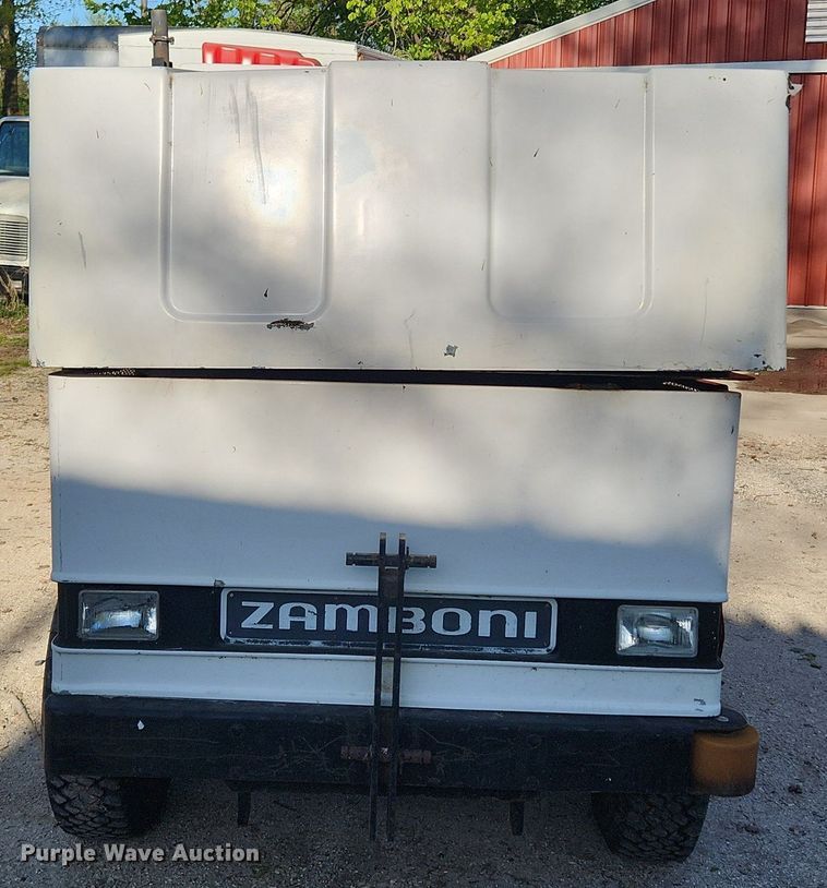 image for item MW9712 Zamboni 500  ice resurfacer