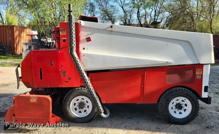 image for item MW9712 Zamboni 500  ice resurfacer