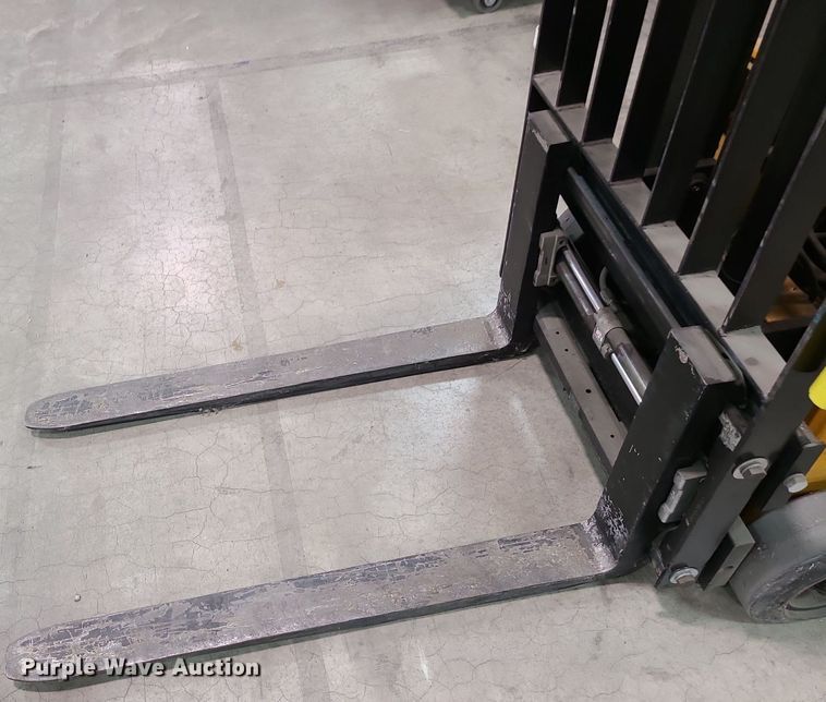 image for item MX9673 Big Joe PDC-30-106  forklift