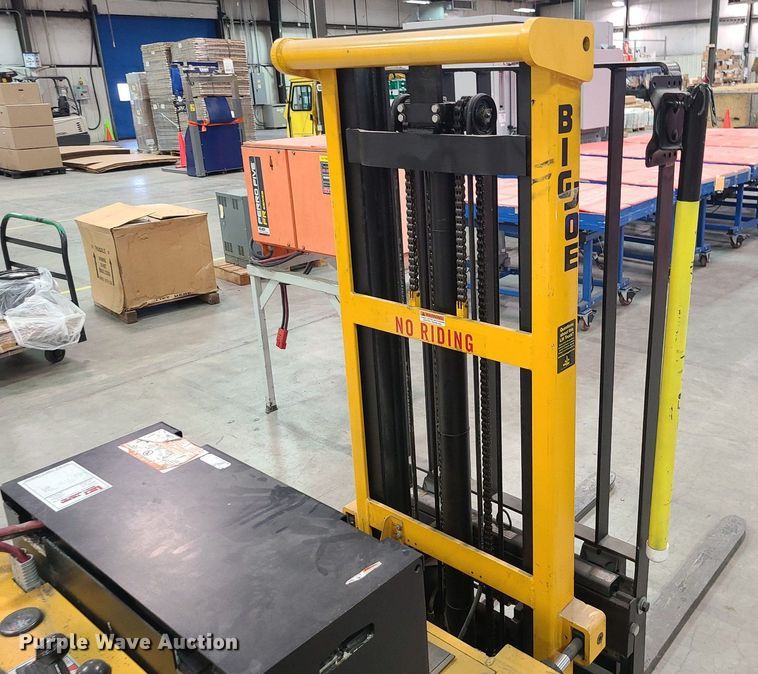 image for item MX9673 Big Joe PDC-30-106  forklift