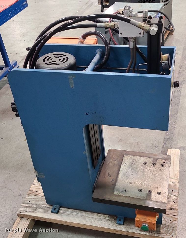 image for item MX9677 Neff  hydraulic press