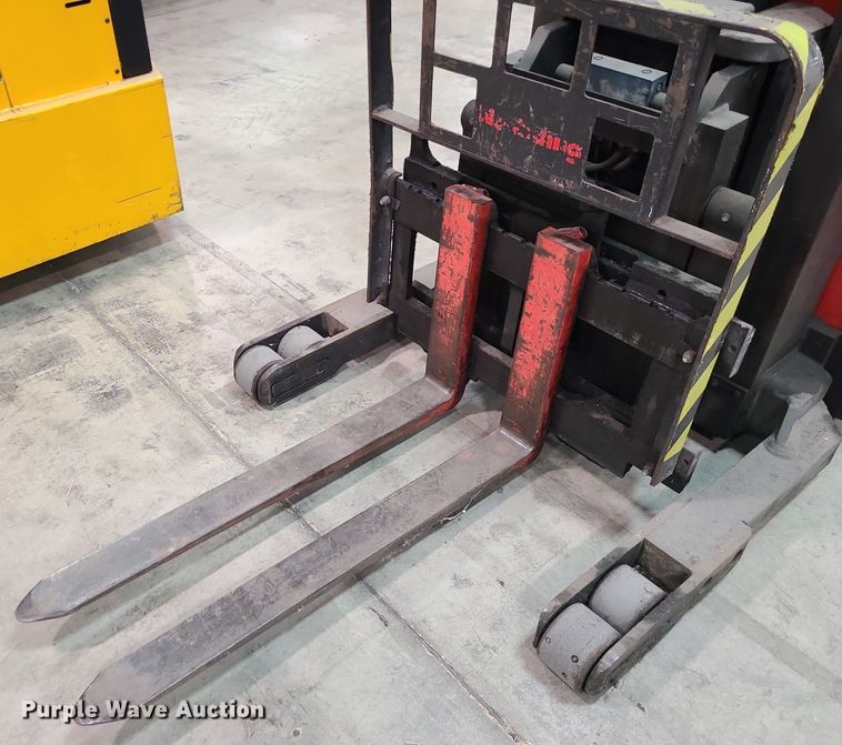 image for item MX9680 Raymond EASI  forklift