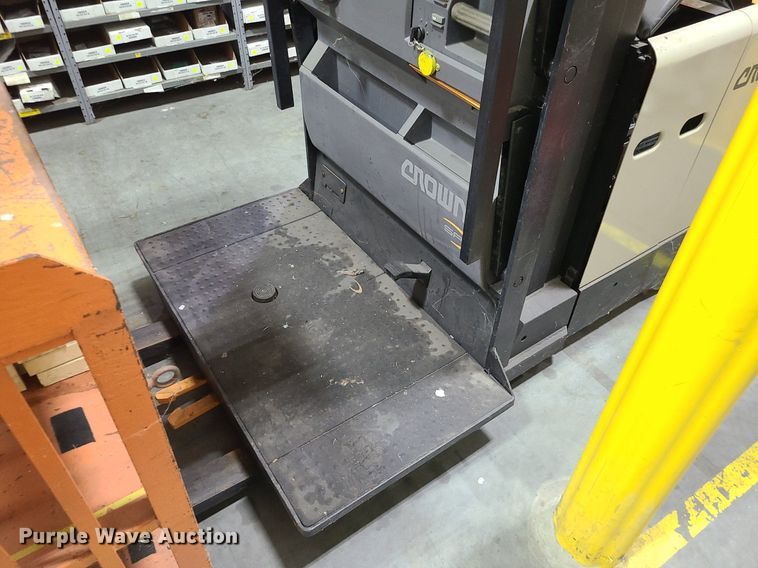 image for item MX9682 Crown SP3505-30  order picker