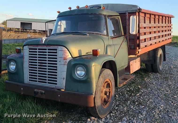 image for item MX9699 1968 International 1600  grain truck
