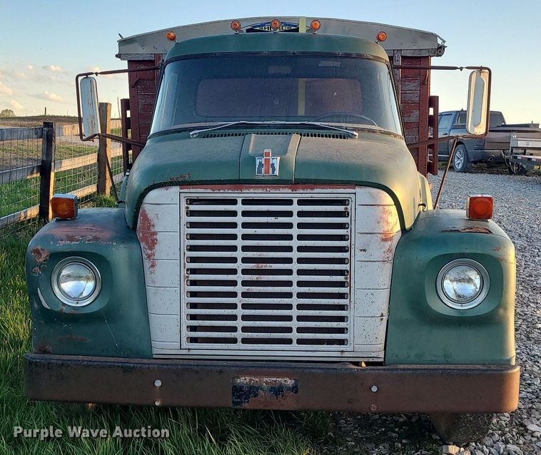 image for item MX9699 1968 International 1600  grain truck