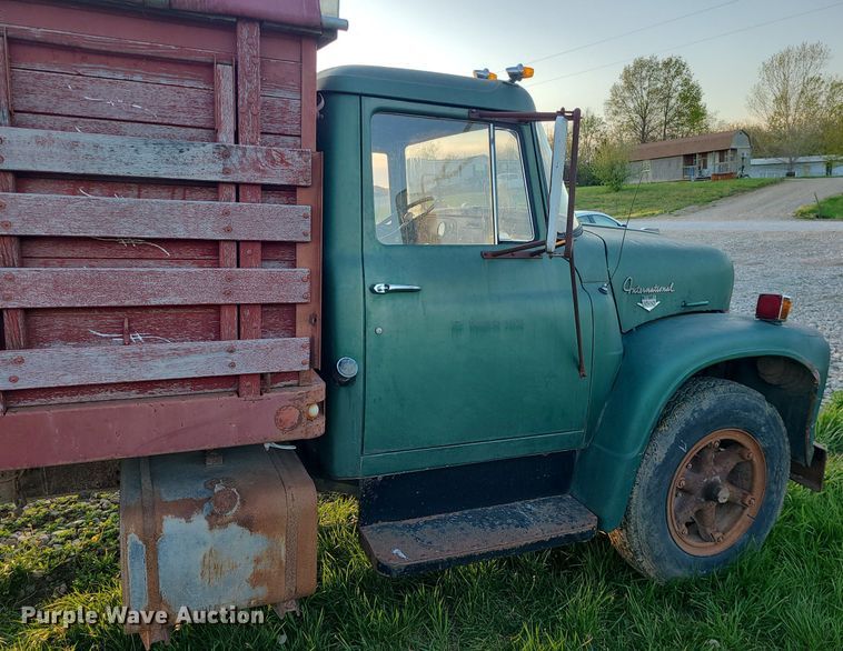 image for item MX9699 1968 International 1600  grain truck