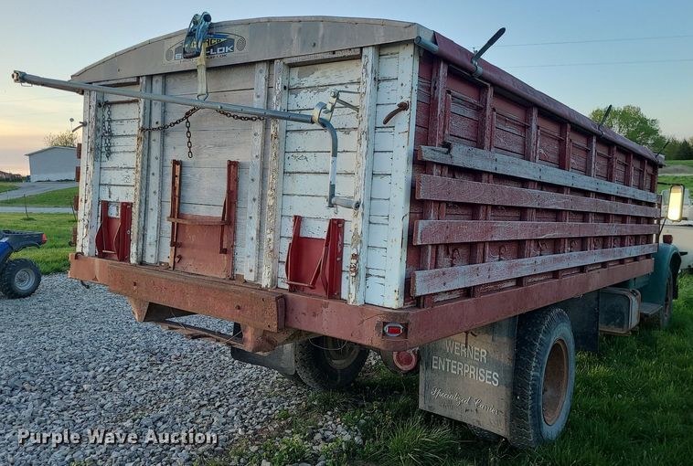 image for item MX9699 1968 International 1600  grain truck