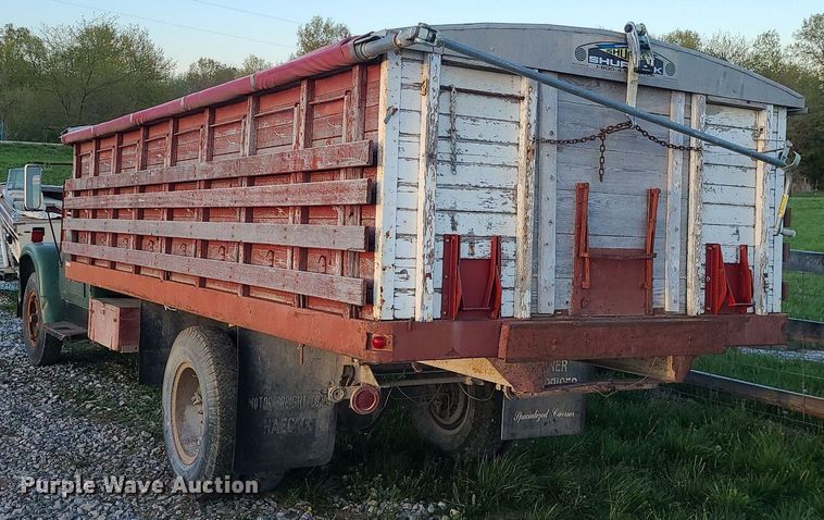 image for item MX9699 1968 International 1600  grain truck